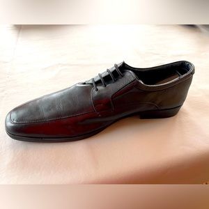 Dashing pair of Banana Republic Glove like leather dress shoes – size 11M
